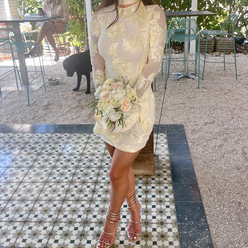 BELLA BARNETT ivory floral mini dress 🌼